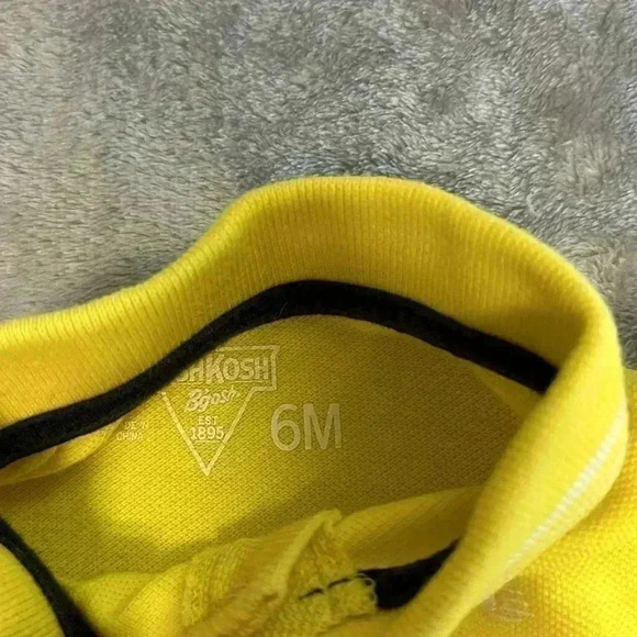 Tommy Hilfiger and OshKosh - 2 piece infant set. Size 6/6-9 months - Picture 3 of 7